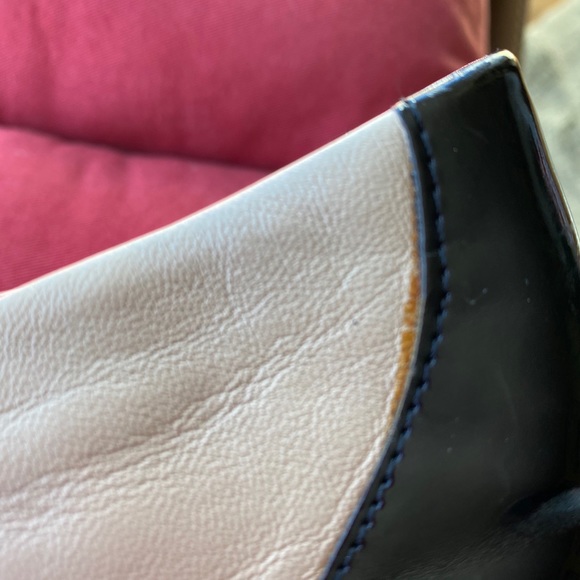 Tahari shoe in Tan & Black patten. - Picture 4 of 4